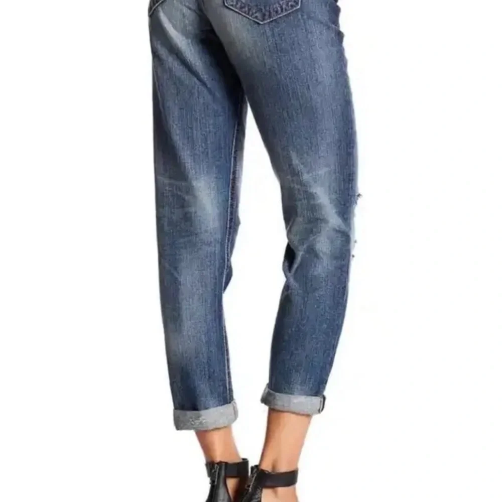 Miss Me Boyfriend Medium Wash Distressed Ankle Denim Jeans Women’s Size 27